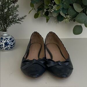 Kelly & Katie Black Scalloped Flats
